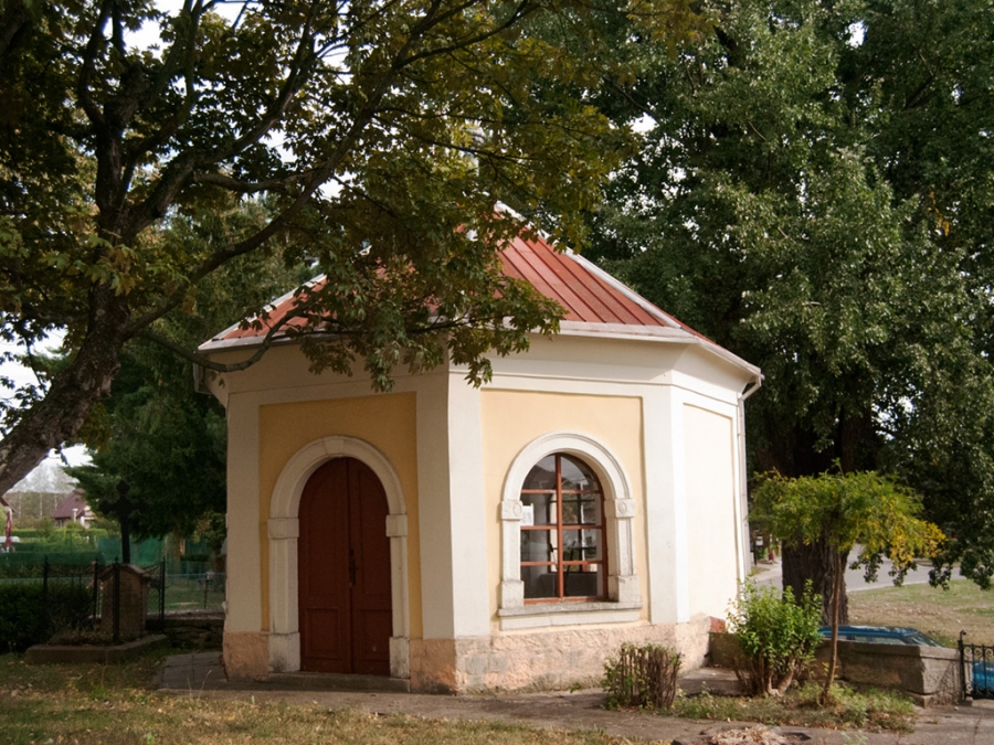 Rekonstrukce kostela sv. Petra a Pavla v Milovicích u Hořic.