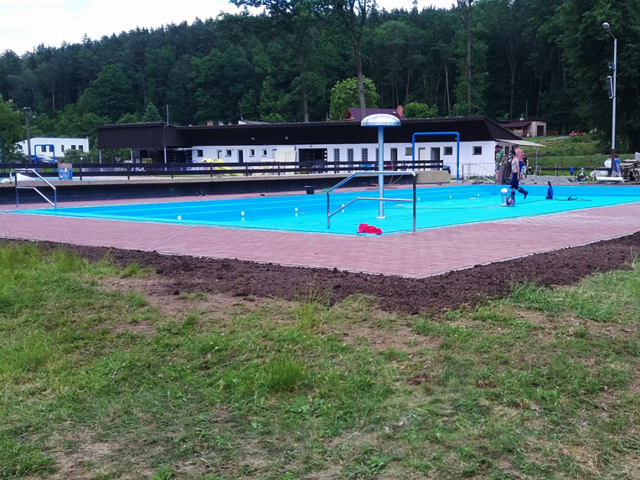 Rekonstrukce bazénu v Lošticích.