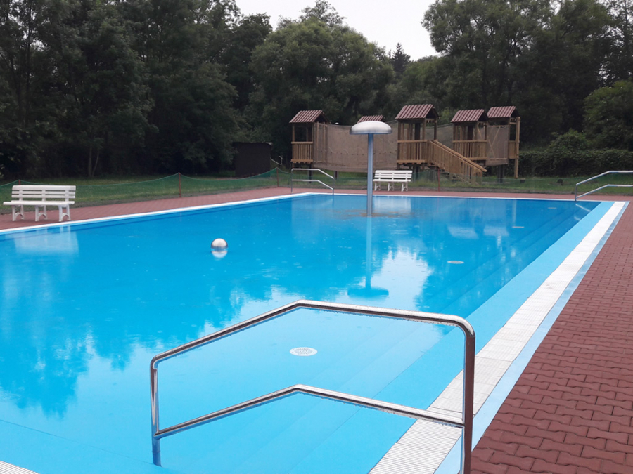 Rekonstrukce bazénu v Lošticích.